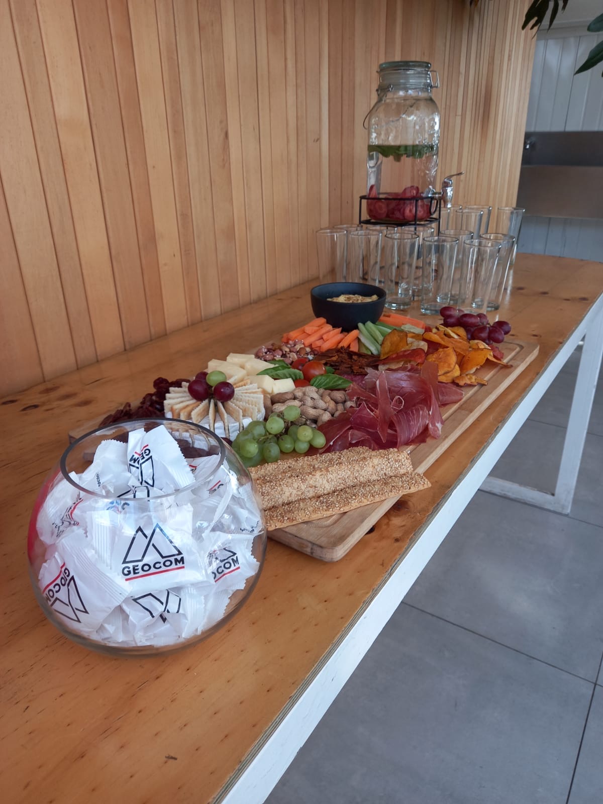 Tabla de quesos y embutidos artesanal